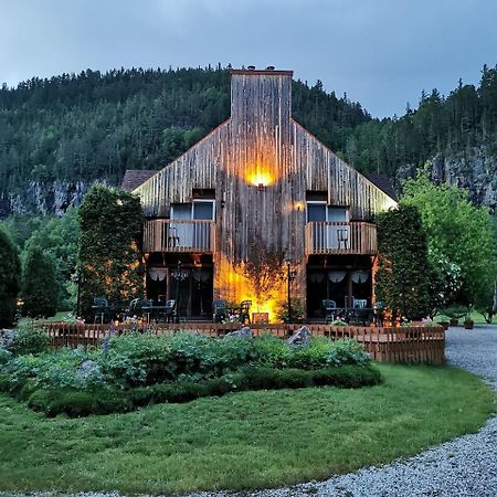 Auberge Du Jardin Petit-Saguenay Exterior photo