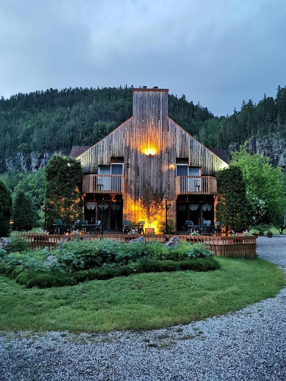 Auberge Du Jardin Petit-Saguenay Exterior photo
