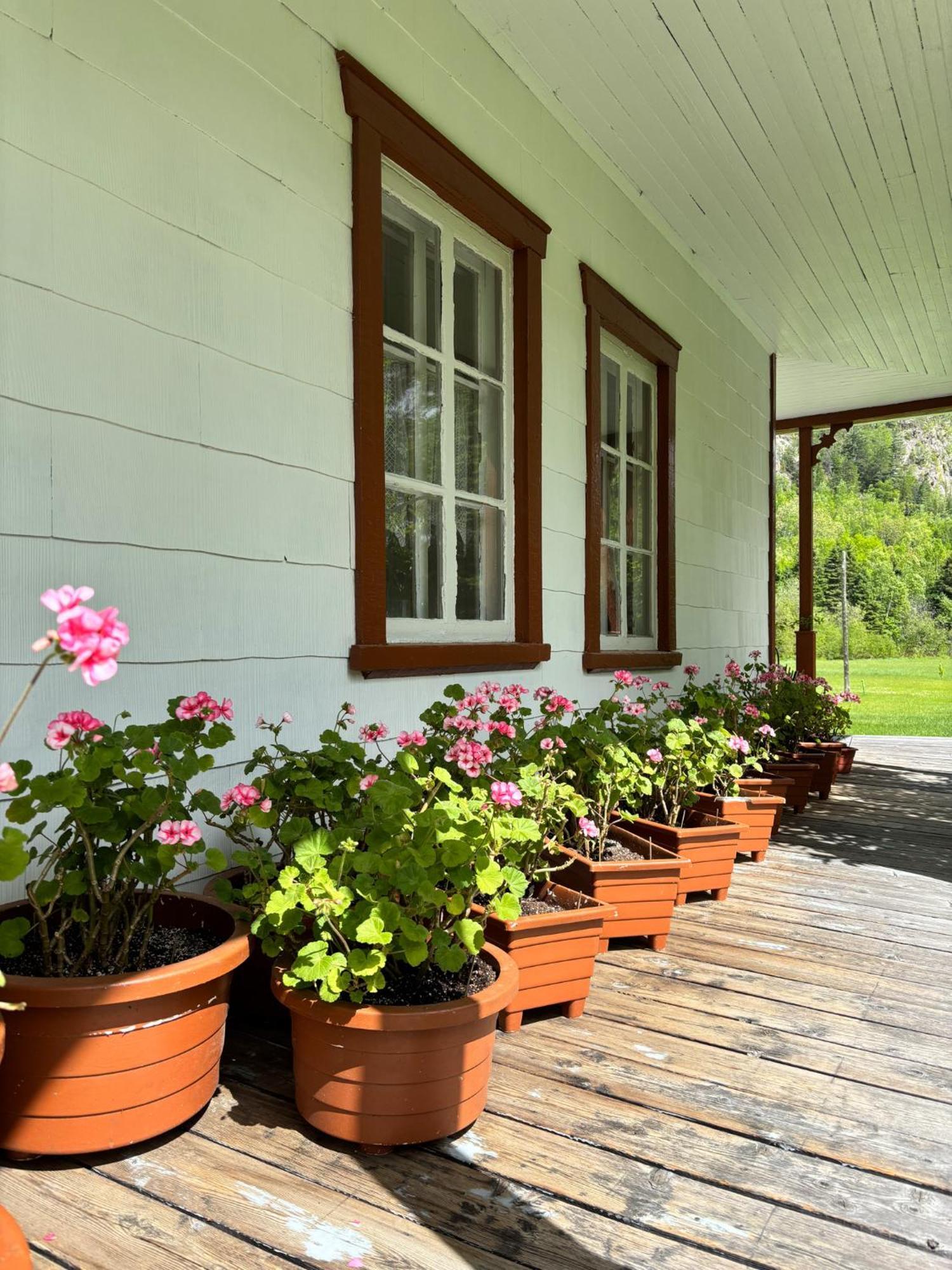Auberge Du Jardin Petit-Saguenay Exterior photo