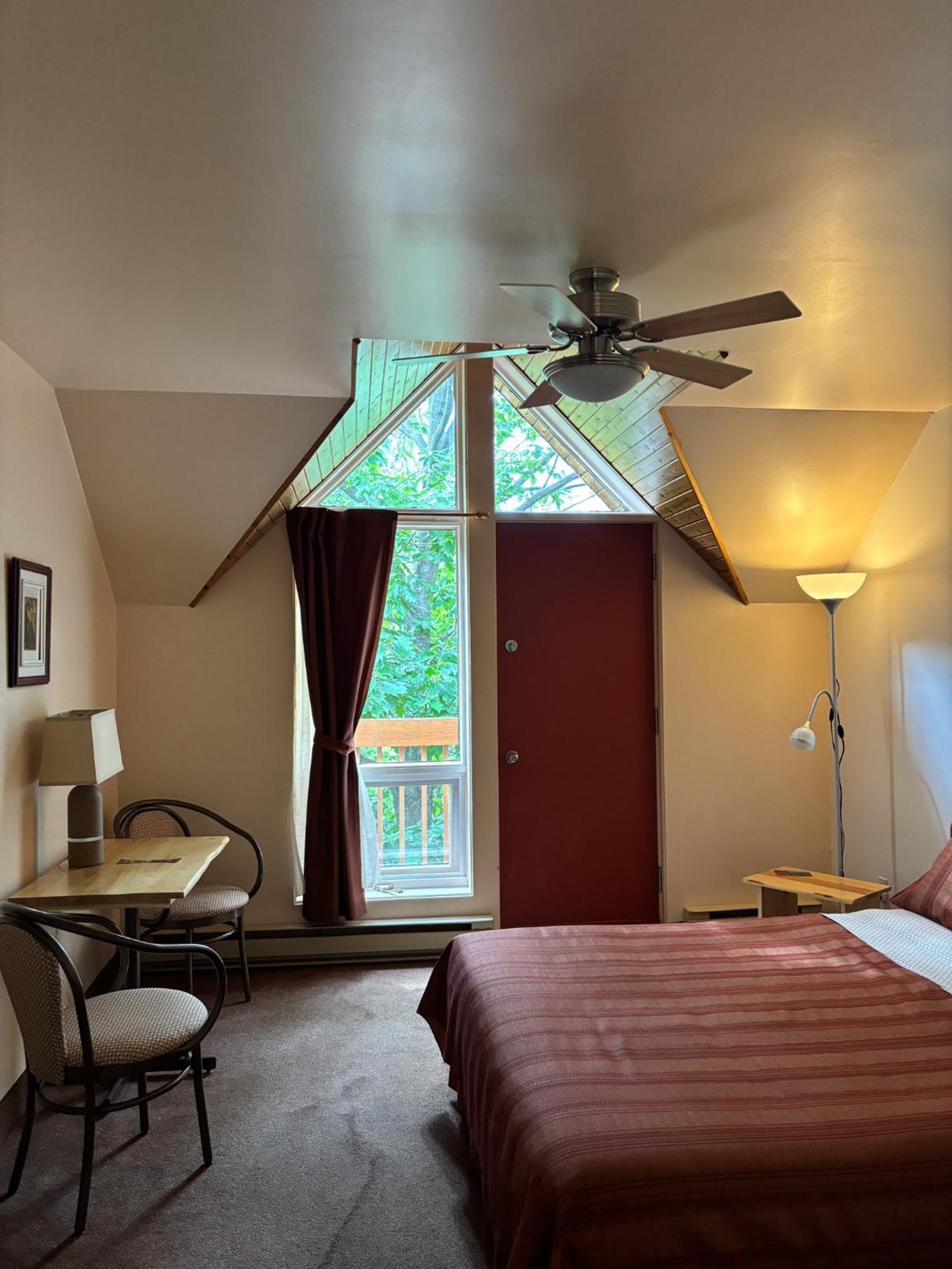 Auberge Du Jardin Petit-Saguenay Exterior photo
