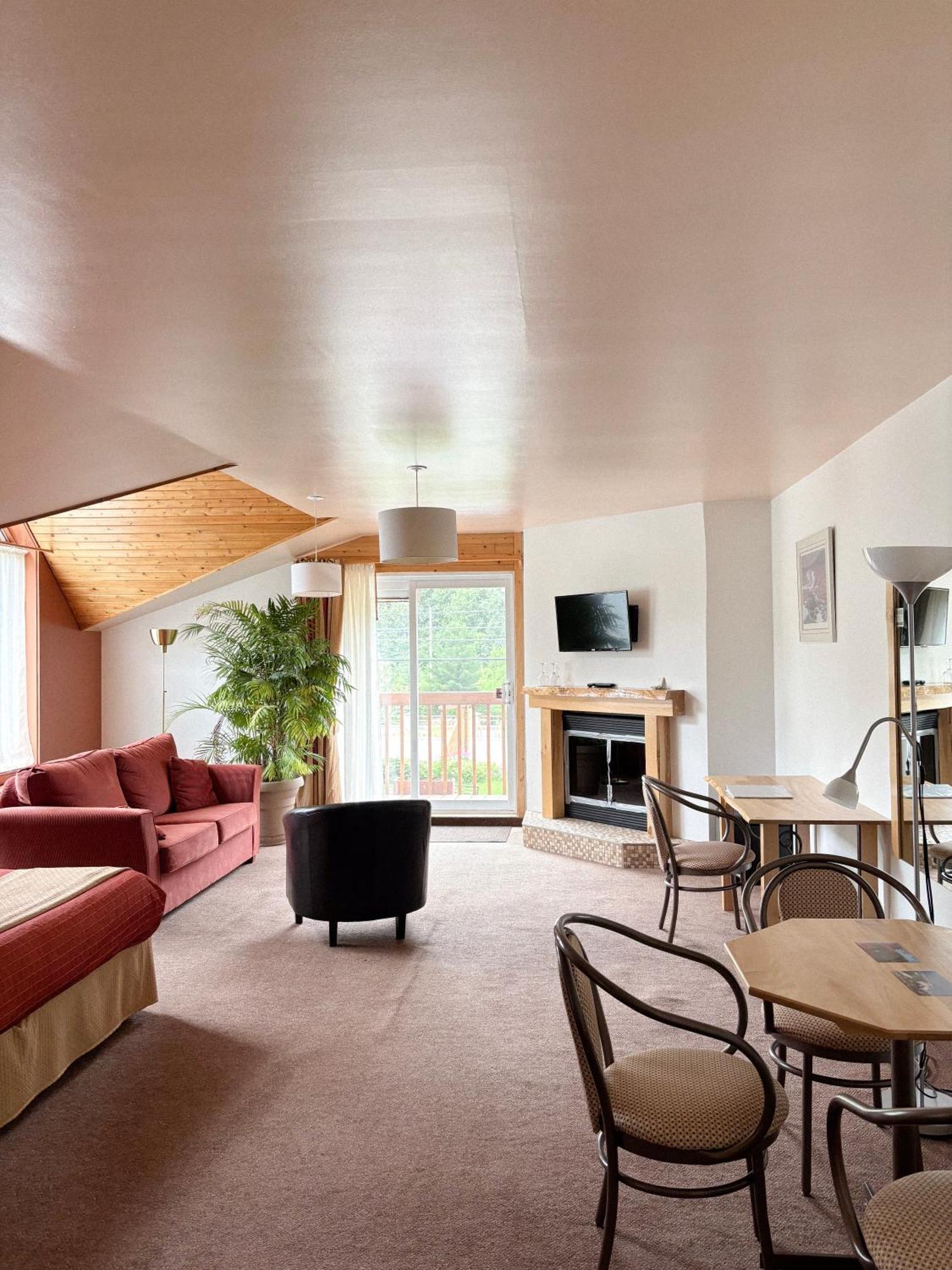Auberge Du Jardin Petit-Saguenay Exterior photo