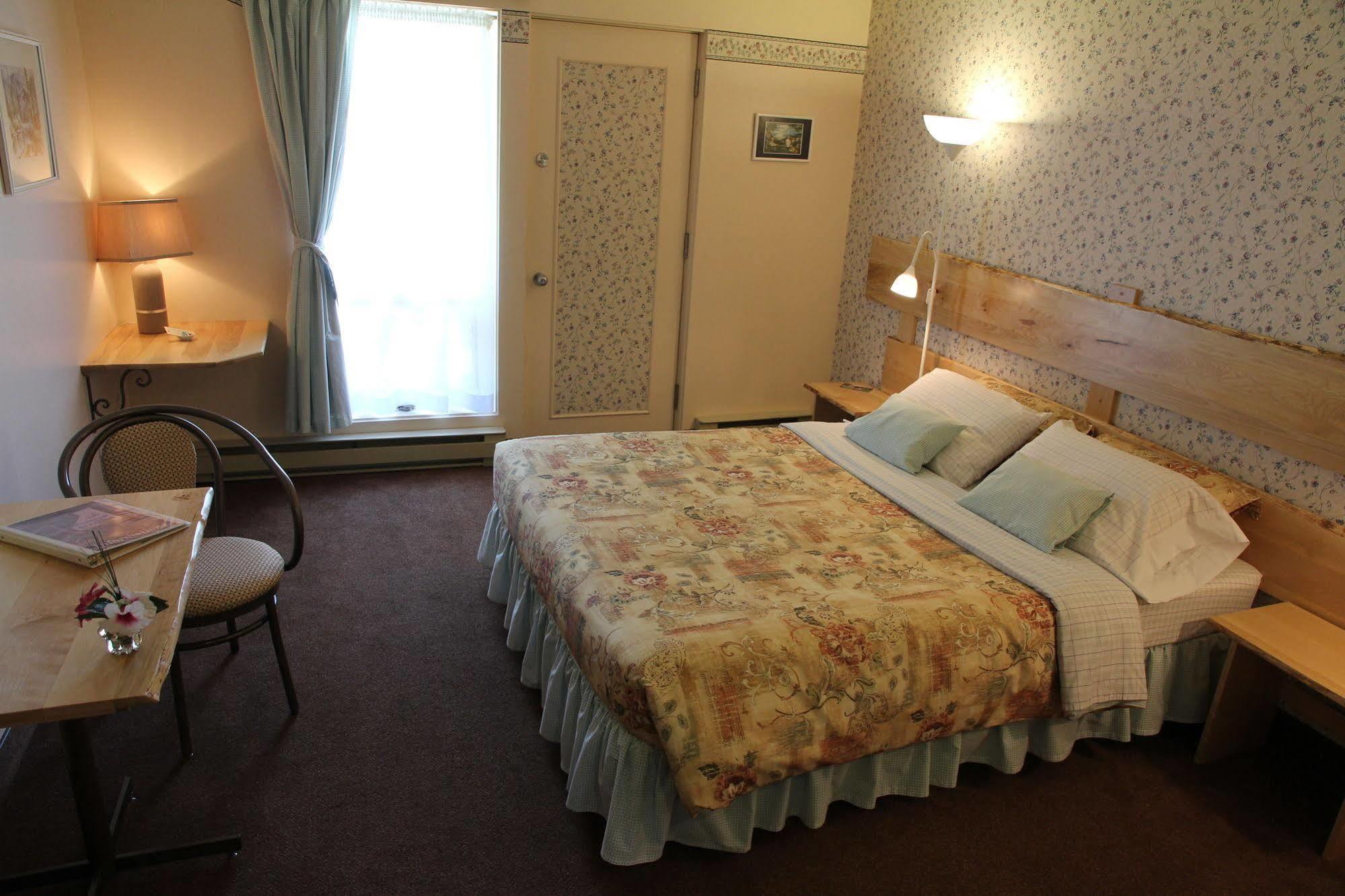 Auberge Du Jardin Petit-Saguenay Exterior photo